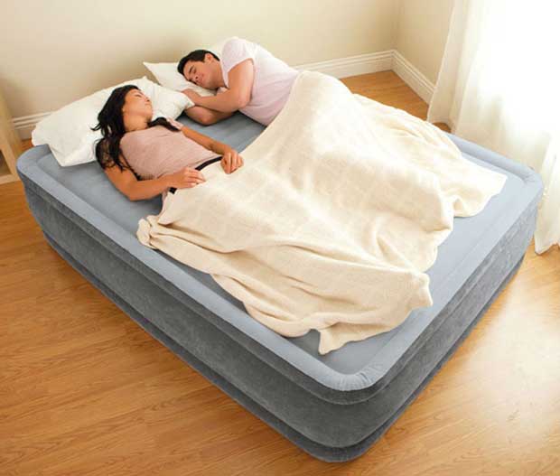 Couple Sleeping High Rise Blow up Bed